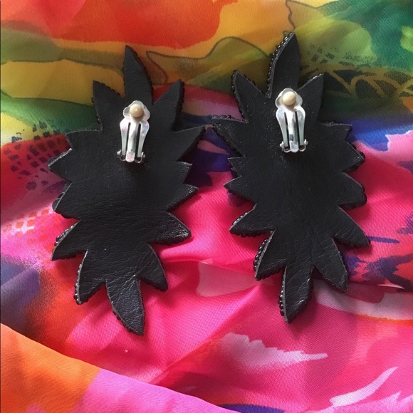 ๐ธ Vtg 80s Black Beaded Clip Earrings Vintage Beads Beading 80โs 1980โs GUC ๐บ - Picture 10 of 10